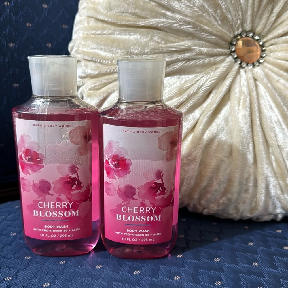 BATH & BODY WORKS SET. . . CHERRY BLOSSOM SCENT - Picture 1 of 6
